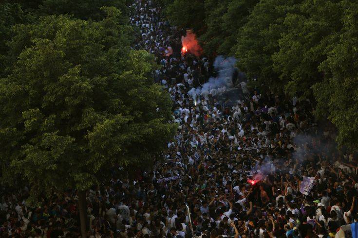Real Madrid supporters light flares as they cheer outside the team's Santiago Bernabeu stadium prior to the Champions League final match between Real Madrid and Liverpool being played in Kiev, Ukraine, in Madrid, Saturday, May 26, 2018. (AP Photo/Francisco Seco)