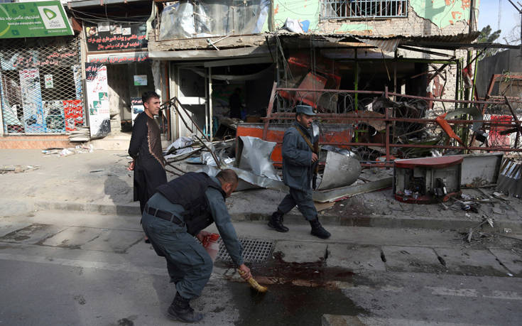 Δέκα νεκροί, 23 τραυματίες από τις επιθέσεις στην Καμπούλ