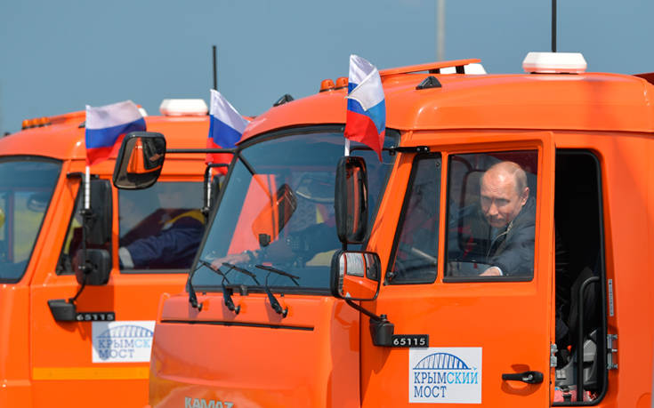 Στο τιμόνι ενός φορτηγού βρέθηκε ο Βλάντιμιρ Πούτιν