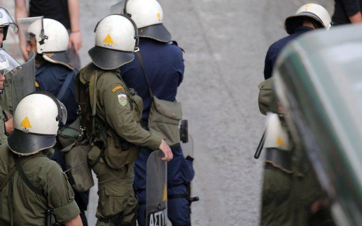 Ένταση μεταξύ οπαδών του ΠΑΟΚ και Αστυνομίας στο Σύνταγμα