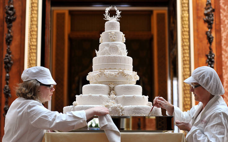 Στο «σφυρί» θα βγουν κομμάτια από τις γαμήλιες τούρτες βασιλικών γάμων της Βρετανίας