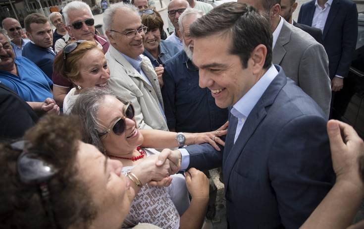 Τα βίντεο με τη βόλτα του Αλέξη Τσίπρα στη Λήμνο και τις διαμαρτυρίες στη Λέσβο