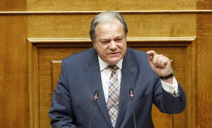 Κατσίκης: Ετεροφοβικοί προστάτες λεσβιών και γκέι ζητούν την παραπομπή μου