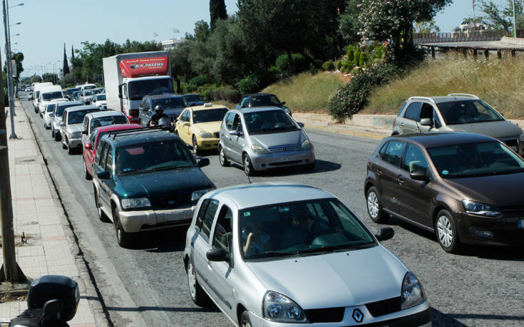 Αυξημένη η κίνηση από Θεσσαλονίκη προς Χαλκιδική, καραμπόλα τριών ΙΧ