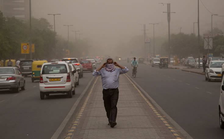 Τουλάχιστον 116 οι νεκροί από τις αμμοθύελλες και τους κεραυνούς στην Ινδία