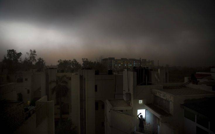 Τουλάχιστον 41 νεκροί από αμμοθύελλες και καταιγίδες στην Ινδία