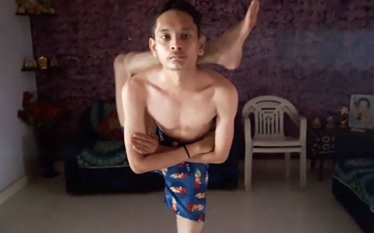 Ο Ινδός που μπορεί να γυρίσει τους ώμους του 360 μοίρες