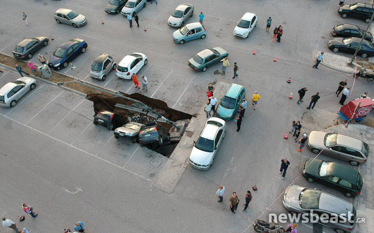 Εικόνες από την καθίζηση σε υπαίθριο πάρκινγκ στην Καλλιθέα