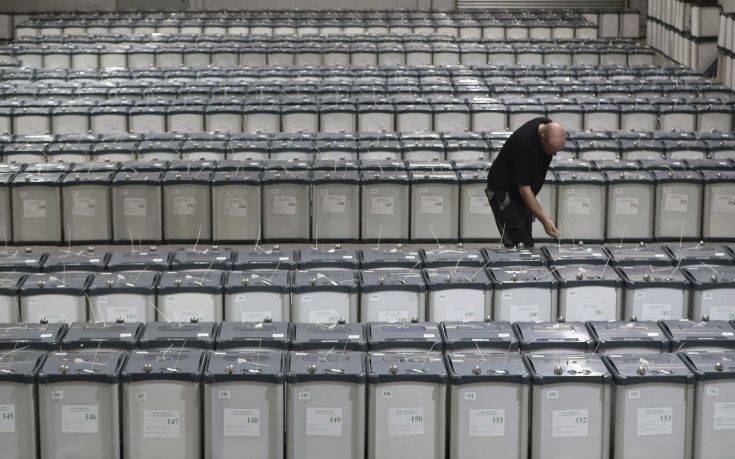 Στις κάλπες οι Ιρλανδοί για το ιστορικό δημοψήφισμα για τις αμβλώσεις