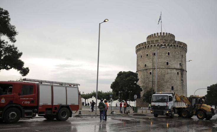 Θεσσαλονίκη: Ομάδα μεταναστών προσπάθησε να εισβάλλει σε αστυνομικό τμήμα