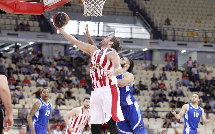 Θρίλερ στο ΣΕΦ με νικητή τον Ολυμπιακό