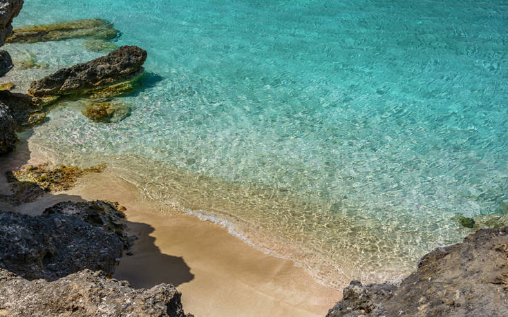 Χανιά: Αγωνία για τον 16χρονο που τραυματίστηκε μετά από βουτιά στα Φαλάσαρνα – Δεν αισθάνεται τα κάτω άκρα