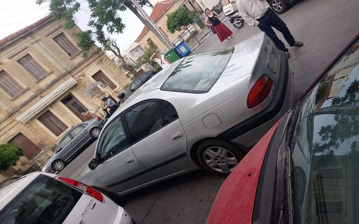 Διπλοπάρκαρε και δημιούργησε κυκλοφοριακό κομφούζιο