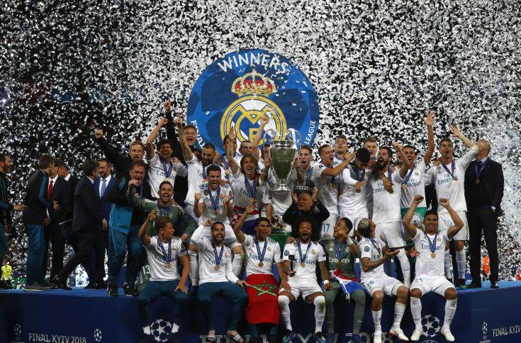 Real Madrid players celebrate with trophy after winning the Champions League Final soccer match between Real Madrid and Liverpool at the Olimpiyskiy Stadium in Kiev, Ukraine, Saturday, May 26, 2018. (AP Photo/Matthias Schrader)