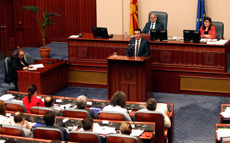 Την διατύπωση του ερωτήματος στο δημοψήφισμα συζήτησαν οι πολιτικοί αρχηγοί στα Σκόπια