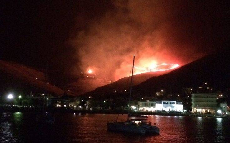 Μεγάλη πυρκαγιά σε εξέλιξη στην Τζια