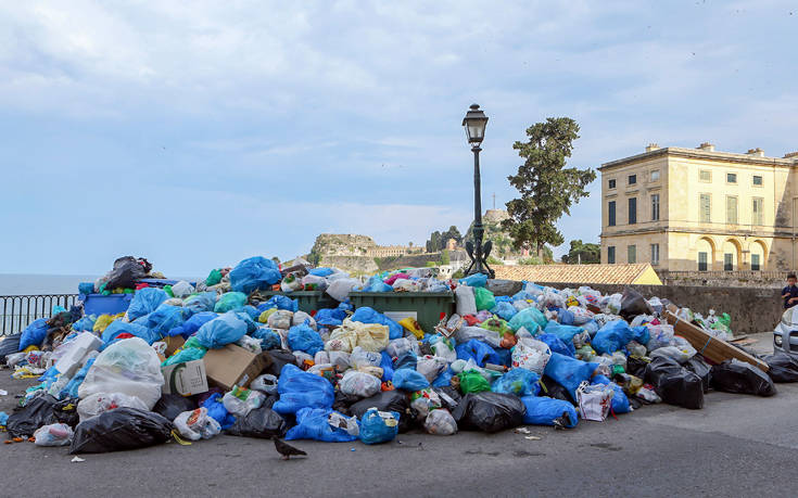 Εικόνες ντροπής με τα σκουπίδια στην Κέρκυρα