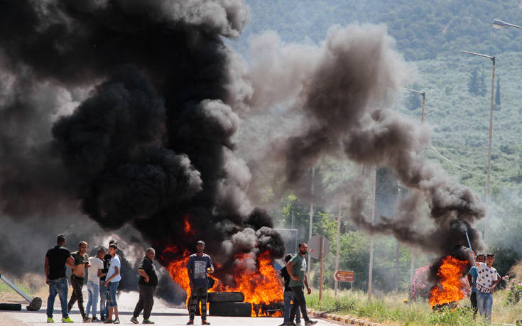 Φωτογραφίες από την κηδεία της 13χρονης Γιαννούλας στην Άμφισσα