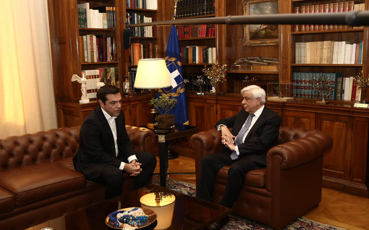 Έκτακτη επίσκεψη Τσίπρα στον Πρόεδρο της Δημοκρατίας για το Eurogroup