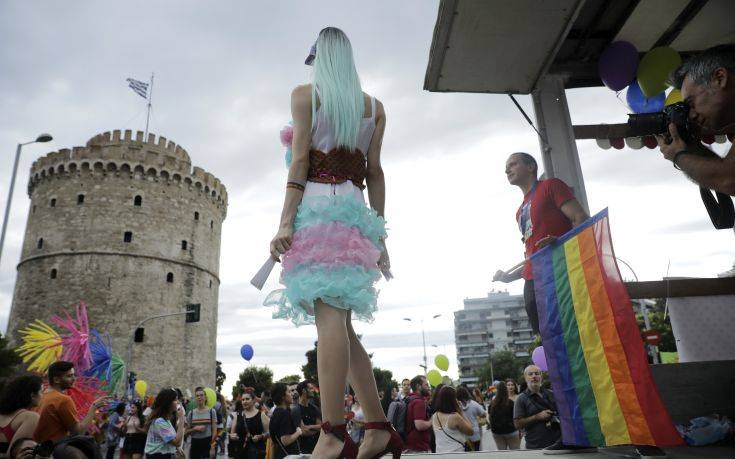 Πέταξαν στο Θερμαϊκό άνδρες που πήγαιναν στο Gay Pride