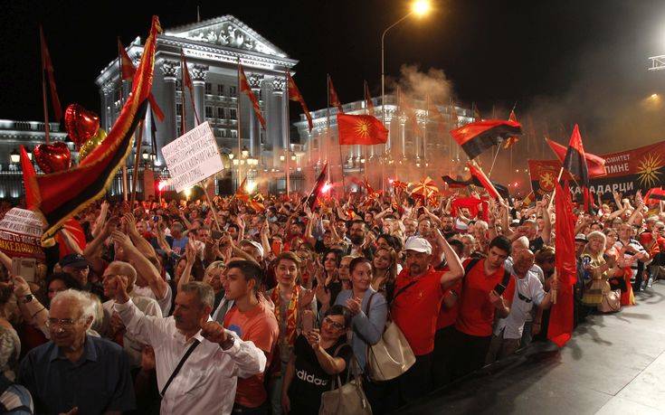 Συλλαλητήριο κατά της αλλαγής του ονόματος στα Σκόπια: «Όχι» φώναξαν χιλιάδες πολίτες