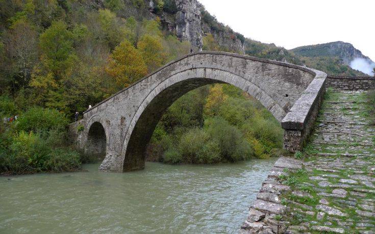 Χρυσοθήρες «ξήλωσαν» το δίτοξο γεφύρι του Μίσιου για να βρουν θησαυρό