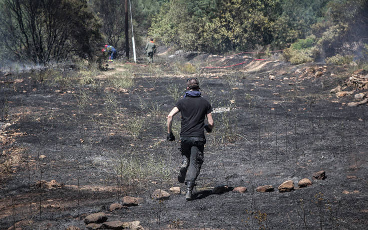 Υπό μερικό έλεγχο η πυρκαγιά στο άλσος Συγγρού