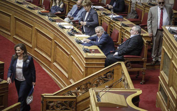 Νέα κόντρα Κοτζιά – Μπακογιάννη μέσω ανακοινώσεων για τη διαπραγμάτευση για το Σκοπιανό