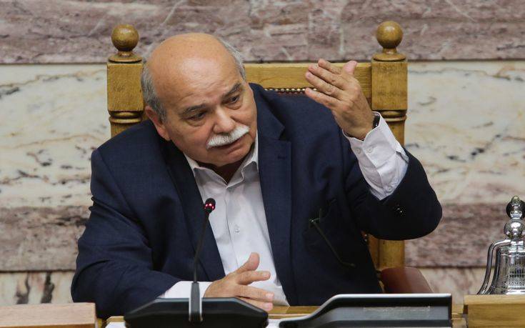 Ανέβηκαν οι τόνοι στη Βουλή για τα διαδικαστικά