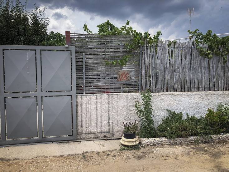 ÓÕËËÇØÇ ÓÔÏ ÊÏÑÙÐÉ ÅÍÏÓ ÁÐÏ ÔÏÕÓ ÔÑÅÉÓ ÄÑÁÐÅÔÅÓ ÁÐÏ ÔÏ ÁÓÔÕÍÏÌÉÊÏ ÔÌÇÌÁ ÁÑÃÕÑÏÕÐÏËÇÓ(EUROKINISSI/ÓÔÅËÉÏÓ ÌÉÓÉÍÁÓ) ÓÕËËÇØÇ ÓÔÏ ÊÏÑÙÐÉ ÅÍÏÓ ÁÐÏ ÔÏÕÓ ÔÑÅÉÓ ÄÑÁÐÅÔÅÓ ÁÐÏ ÔÏ ÁÓÔÕÍÏÌÉÊÏ ÔÌÇÌÁ ÁÑÃÕÑÏÕÐÏËÇÓ(EUROKINISSI/ÓÔÅËÉÏÓ ÌÉÓÉÍÁÓ)