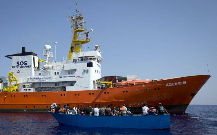 Εν αναμονή λύσης το Aquarius μεταξύ Ιταλίας και Μάλτας