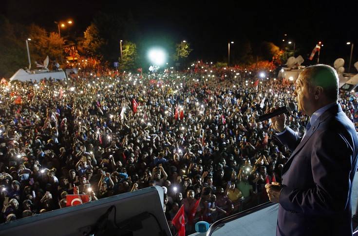 Κυρίαρχος και επίσημα ο Ερντογάν στην Τουρκία εν μέσω έντασης για νοθεία