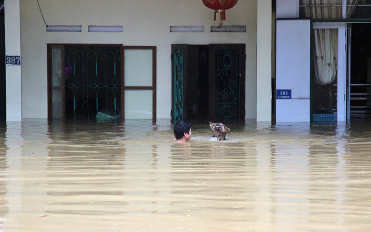Τουλάχιστον δεκαπέντε νεκροί από τις πλημμύρες στο Βιετνάμ
