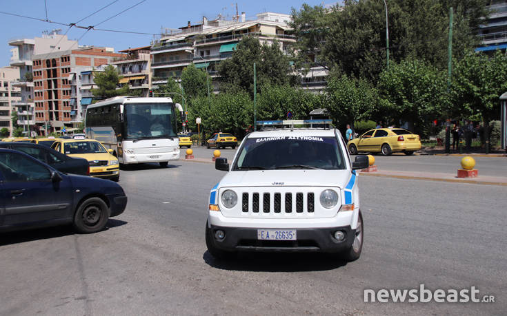 Στην Ευελπίδων μέλη του Ρουβίκωνα για την απόπειρα εισβολής στο υπουργείο Προστασίας του Πολίτη