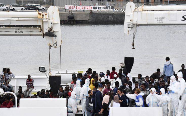 Πλοίο με 552 μετανάστες και πρόσφυγες θα πιάσει λιμάνι στη Σικελία