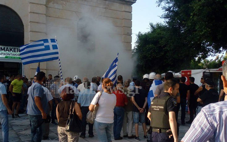 Βίντεο και φωτογραφίες από τις συμπλοκές στα Χανιά