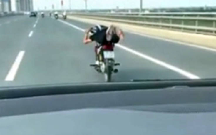 Μοτοσικλετιστής&#8230; σούπερμαν