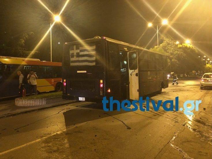 Επίθεση με μολότοφ σε κλούβα των ΜΑΤ στη Θεσσαλονίκη - ΑΠΟΚΛΕΙΣΤΙΚΟ ΒΙΝΤΕΟ