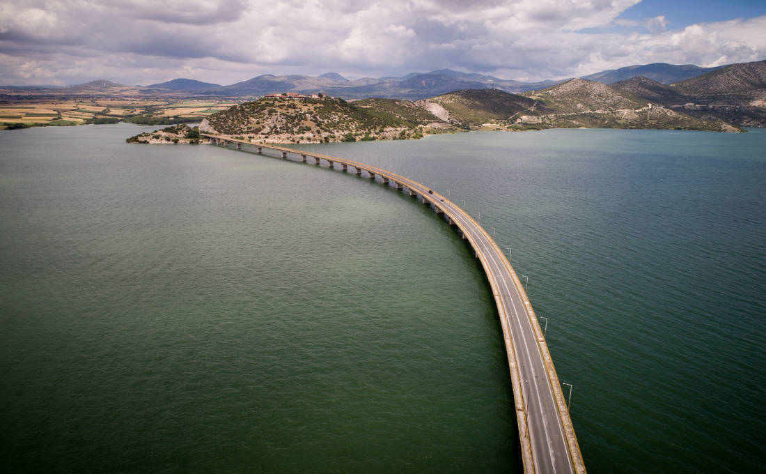 Εικόνες ηρεμίας στην υψηλή γέφυρα Σερβίων