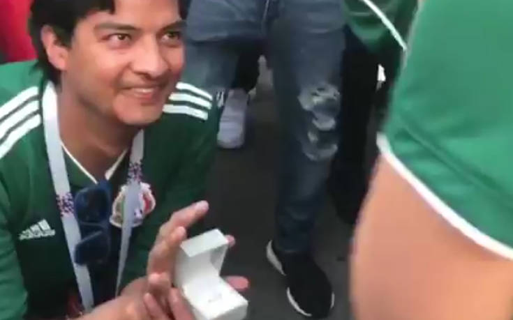 Μεξικανός οπαδός έκανε πρόταση γάμου μετά τη νίκη επί της Γερμανίας