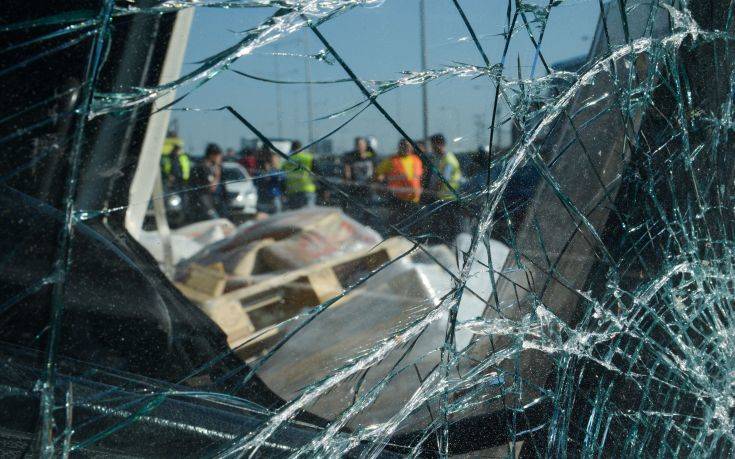 Δυο οχήματα συγκρούστηκαν στα Χανιά με αποτέλεσμα να παρασυρθεί πεζός