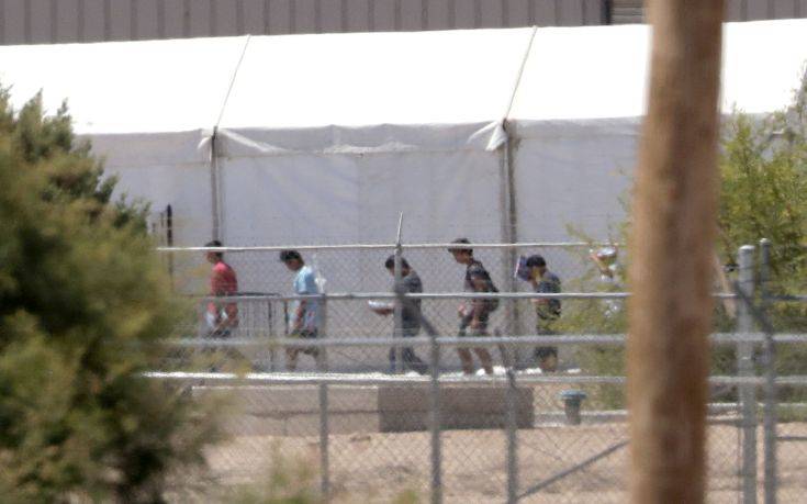 Ο Τραμπ θέλει να παρατείνει την κράτηση μεταναστών που ζητούν άσυλο