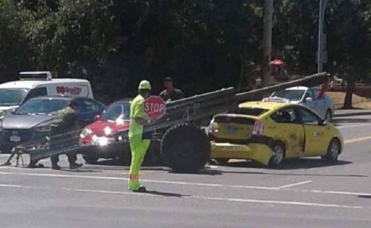 Πυροβόλο του στρατού ξέφυγε&#8230; προκαλώντας τροχαίο στον Καναδά