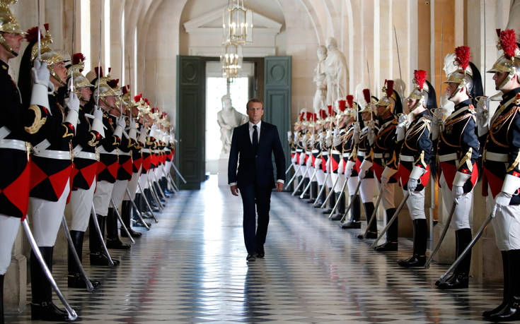 Την αναθεώρηση του συντάγματος προτείνει ο Μακρόν