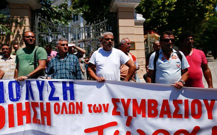 Ολονύχτια κινητοποίηση των συμβασιούχων του δήμου Θεσσαλονίκης