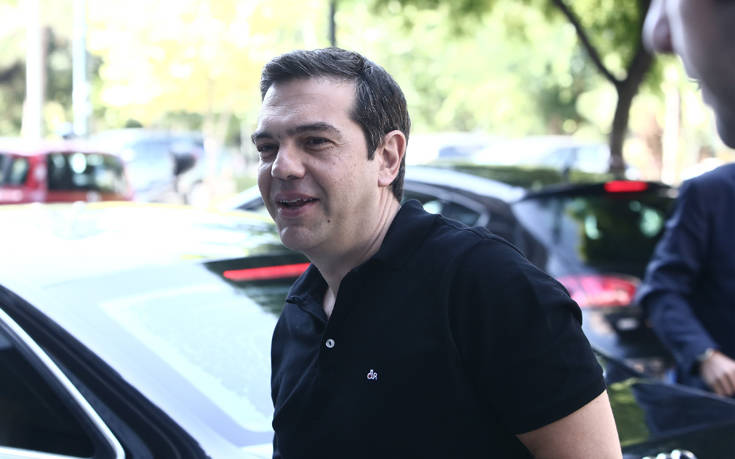 Τσίπρας σε δημοσιογράφους για εκλογές: Να πάτε για μπάνιο