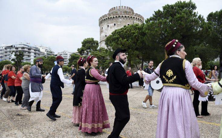 Διαδήλωσαν&#8230; χορεύοντας για τη Μακεδονία στη Θεσσαλονίκη