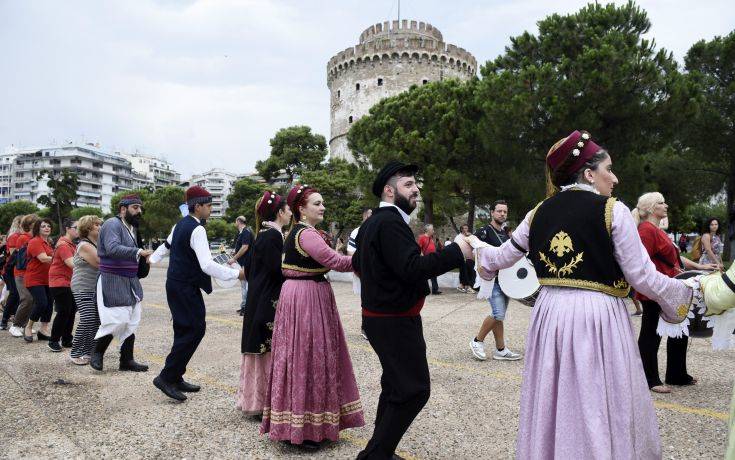 Διαδήλωσαν… χορεύοντας για τη Μακεδονία στη Θεσσαλονίκη