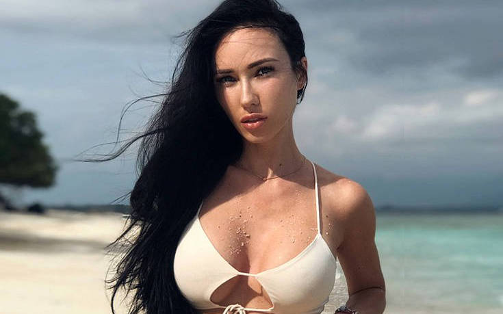 Πλούσιο μπούστο και σέξι παρουσιαστικό