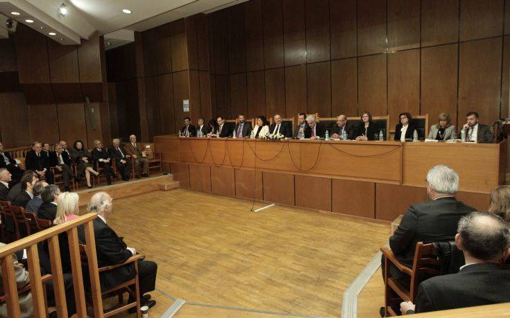 Κορονοϊός: Αντιδρούν δικαστές και εισαγγελείς στην παράταση του δικαστικού έτους